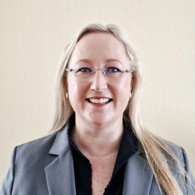 HiveIris female marketing and SEO strategist